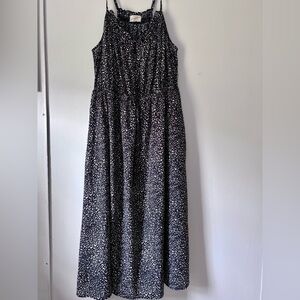 Universal Threads sz XXL Black and White Floral Halter Style Flowy Maxi Dress